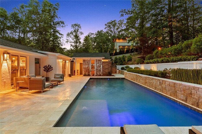 Building Photo - 1100 Kingston Dr NE