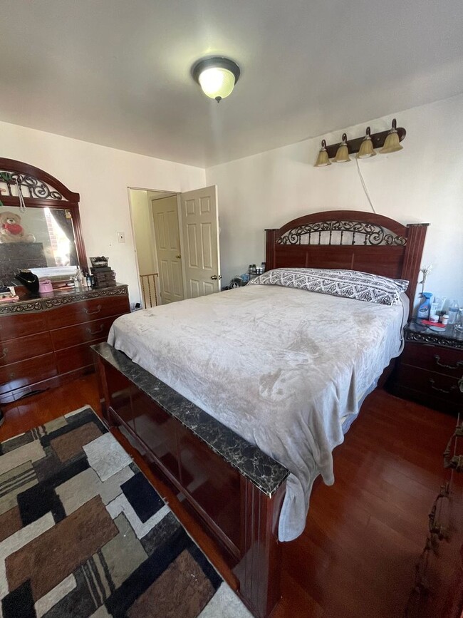 Building Photo - Beautifully Updated 3 Bedroom House Availa...