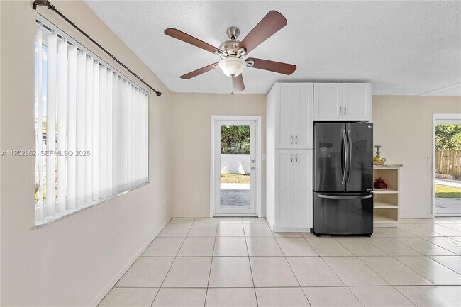 Building Photo - 10525 SW 77th Ct