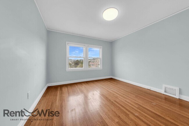 Building Photo - 824 Garfield St