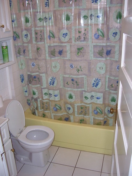 Building Photo - 112 N Hager Ave