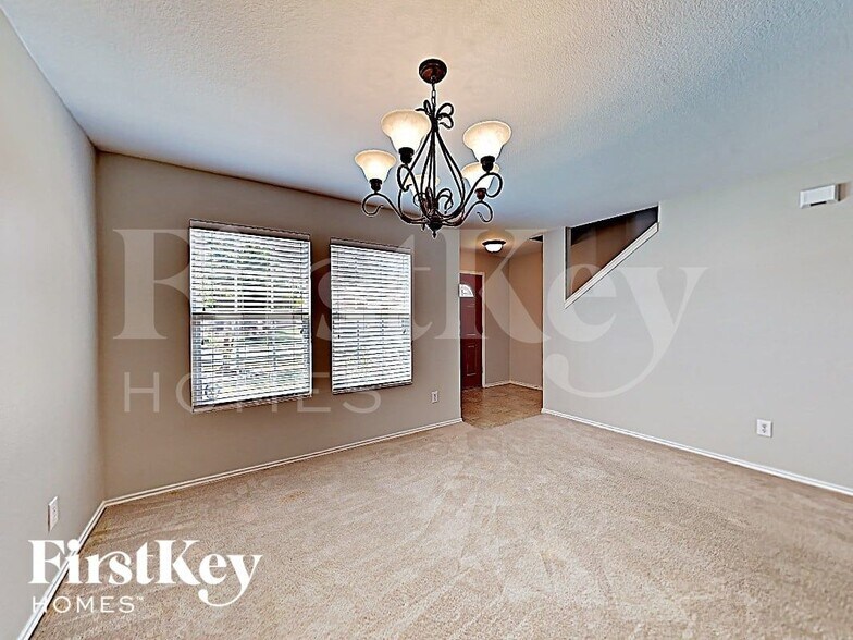 Building Photo - 716 Wrigley Dr