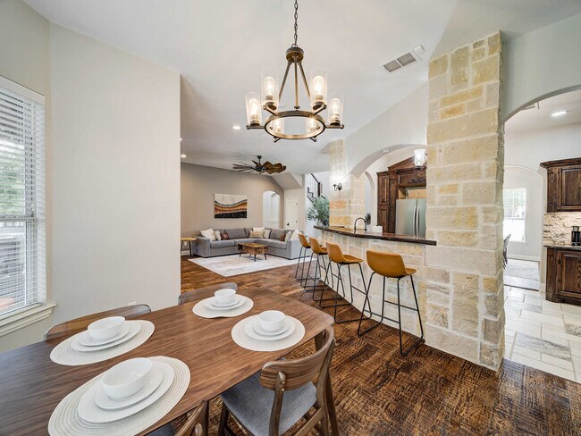 Building Photo - 200 Cove Dr