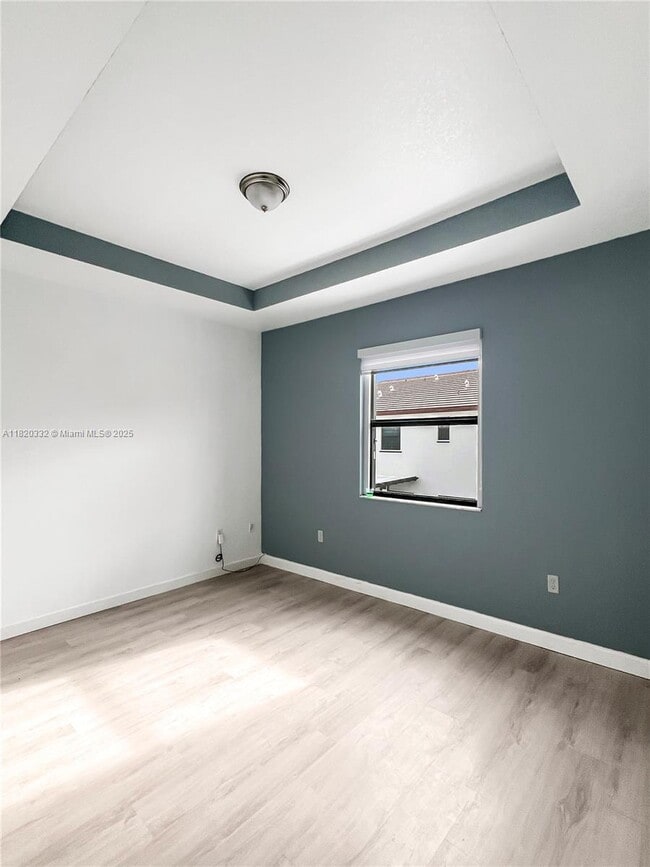 Building Photo - 10598 W 32nd Ln
