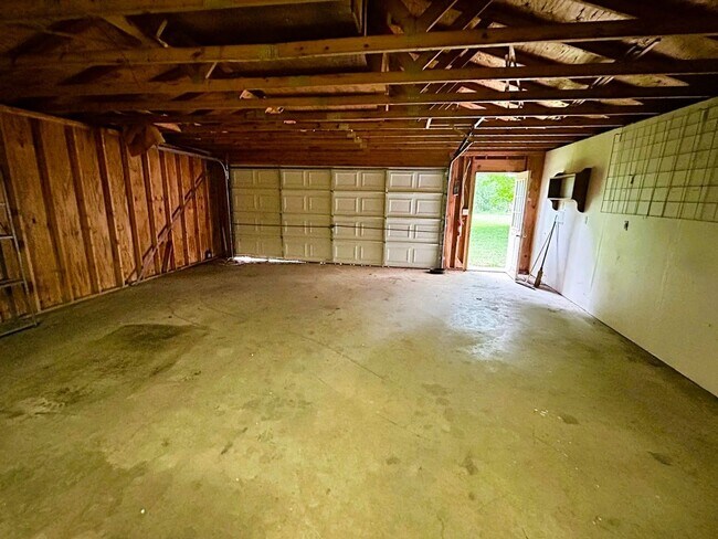 Building Photo - Corydon Rental | 3 Bedroom, 2 Bath Home on Nearly 2 Acres
