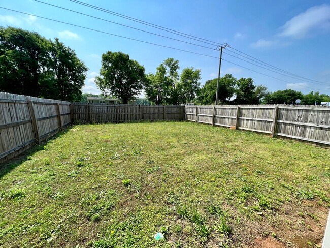 Building Photo - Home in Moundville, AL for Rent! COMING SOON!