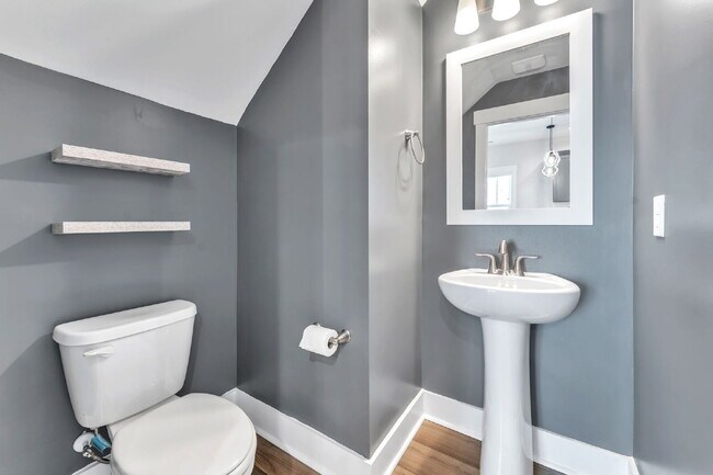 Building Photo - Elegant 3 Bed / 2.5 Bath Luxury Townhome + Bonus Room in Indigo Pointe with Main-Level Primary Su...