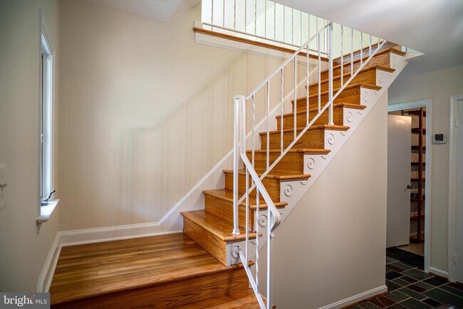 Building Photo - 5012 Larno Dr