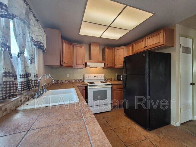 Building Photo - 5125 Gibbons Dr