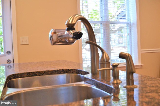 Building Photo - 720 K St NE