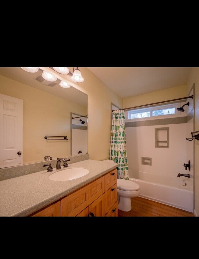 Building Photo - 1428 Crown Ave