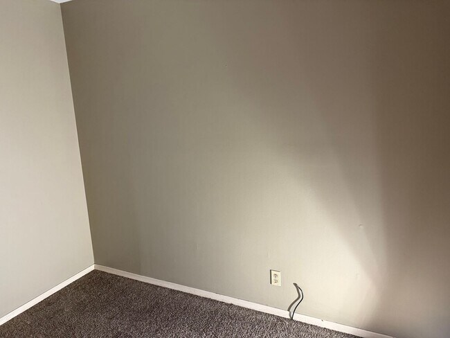 Building Photo - COMING SOON: Stunning 2-Bed/1 Bath Duplex ...