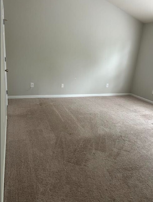 Building Photo - Stunning 4-bedroom, 2.5-bathroom home loca...