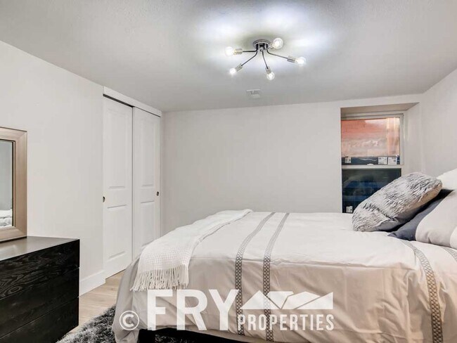 Building Photo - Bright, Remodeled Basement Apartment in Potter Highlands