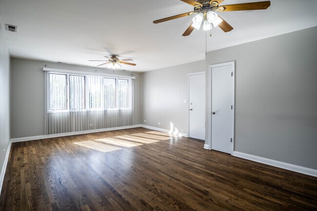 Large Living room area - 4109 N Dickinson Ave