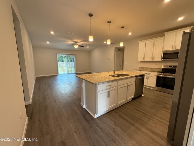 Building Photo - 3925 Peach Dr