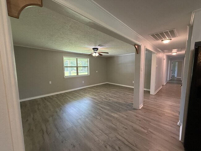 Building Photo - 165 Dogwood Ln