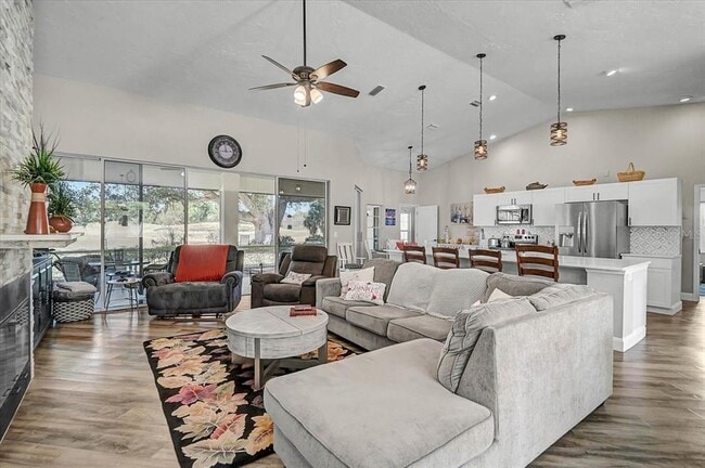 Building Photo - 4427 Highland Oaks Cir