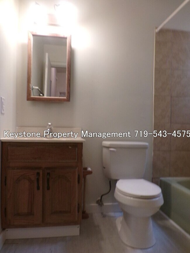 Building Photo - ALL Utilities Included with Rent! South-si...