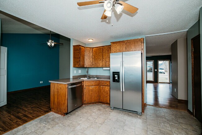 Building Photo - Move-In Ready! 3-Bed Home with Spacious Backyard