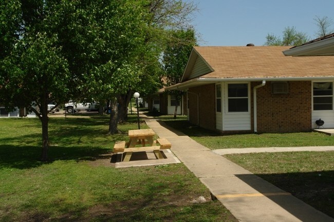 Primary Photo - Naylor Apartments