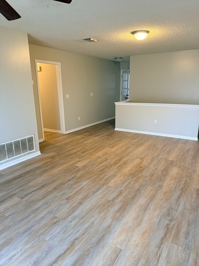 Building Photo - 7405 E 17th St N