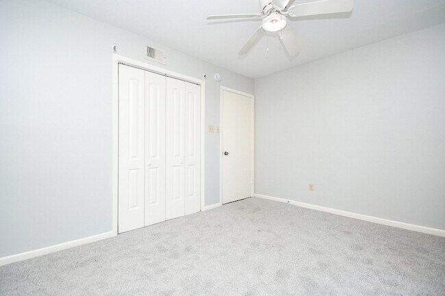 Building Photo - 8433 Hearth Dr