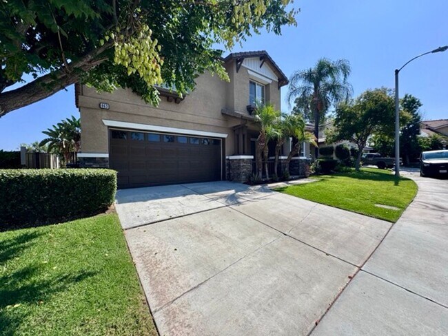 Building Photo - Beautiful Corona Pool Home with 4 bedroom ...