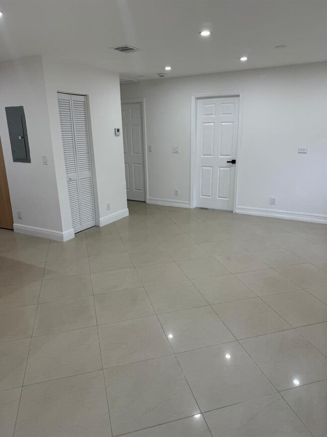 Building Photo - Tyler Street, Hollywood, FL 33024 - 3 BR 2 BA house