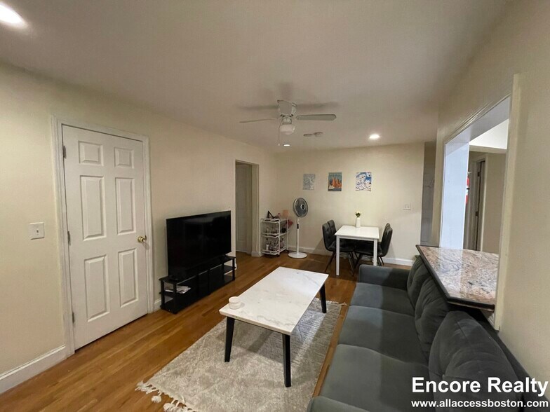 Building Photo - 66 Egmont St