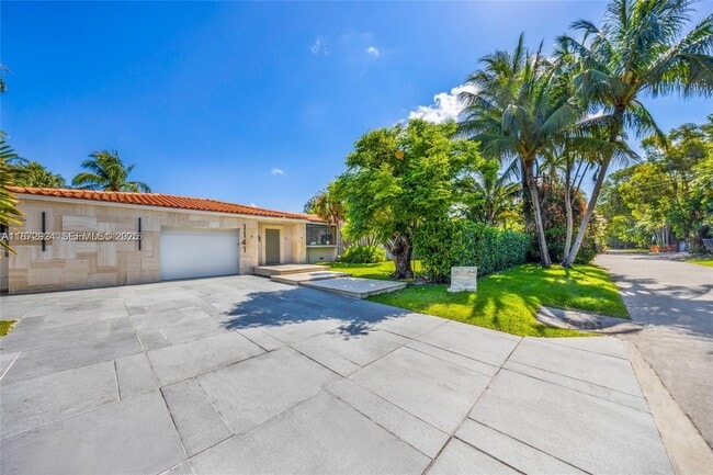 Building Photo - 1141 NE 90th St