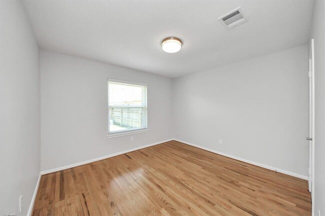 Building Photo - 12407 Meadow Ridge Dr