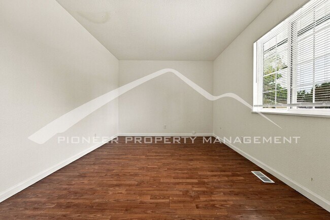 Building Photo - 12854 E Florida Dr