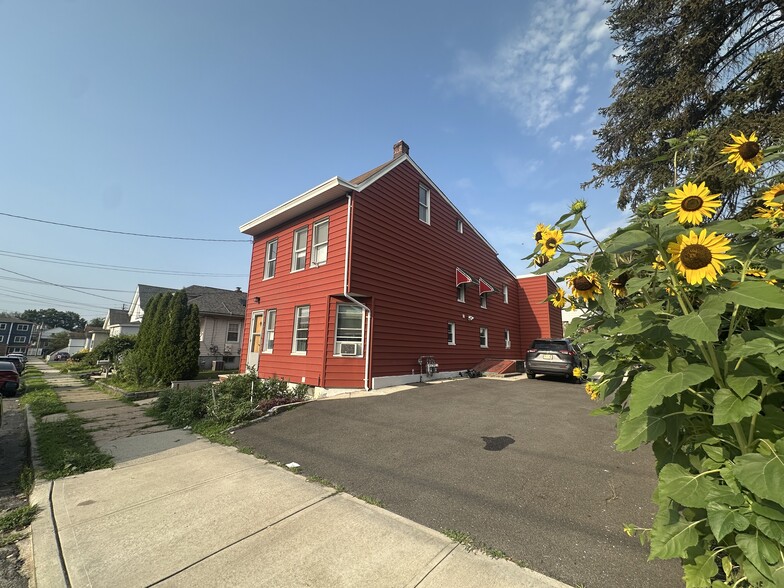 Building Photo - 343 Mason Ave