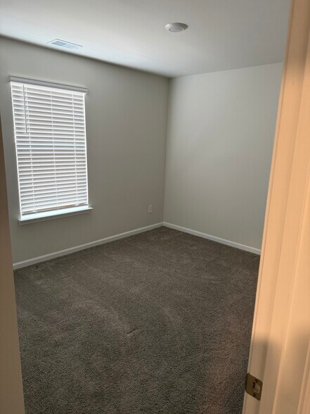 Building Photo - 4735 Cockatoo Dr