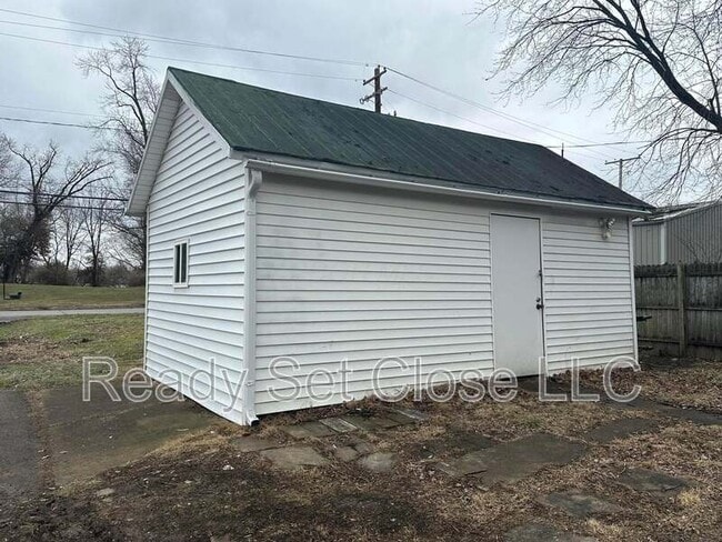 Building Photo - 156 W High St