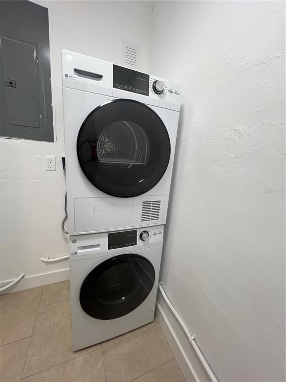 Building Photo - 2464 Picnic St