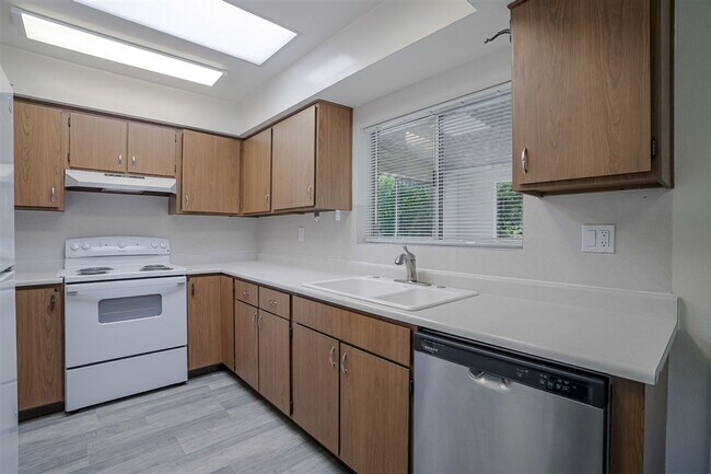 Building Photo - 3 Bedroom, 2 Bath Home with Garage For Rent in Prescott!
