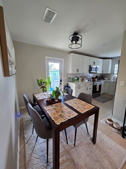 Building Photo - 103 Alhambra Ave