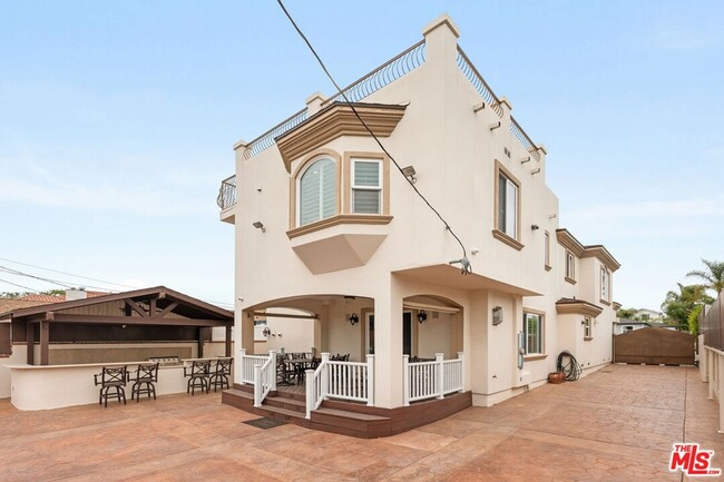 Building Photo - 6416 W 83rd St