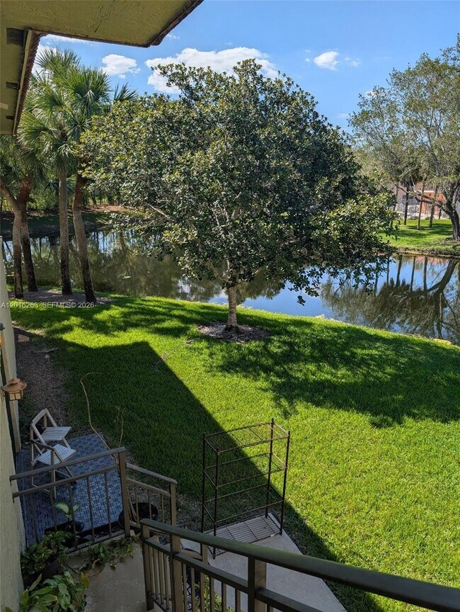 Building Photo - 309 Lakeview Dr