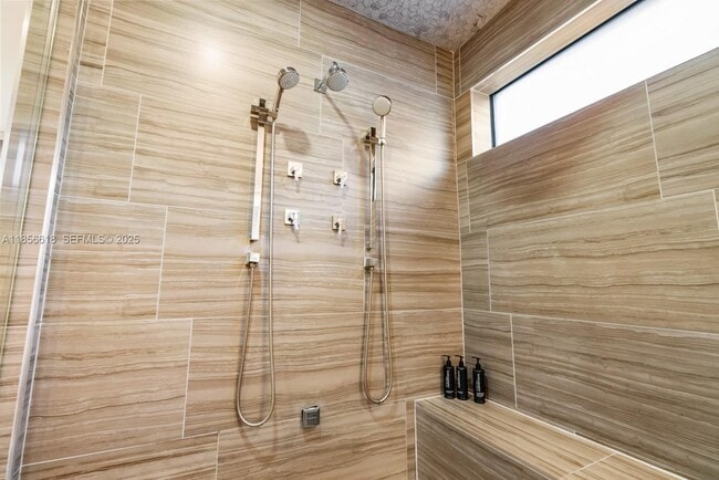 Building Photo - 310 SE 11th Ave