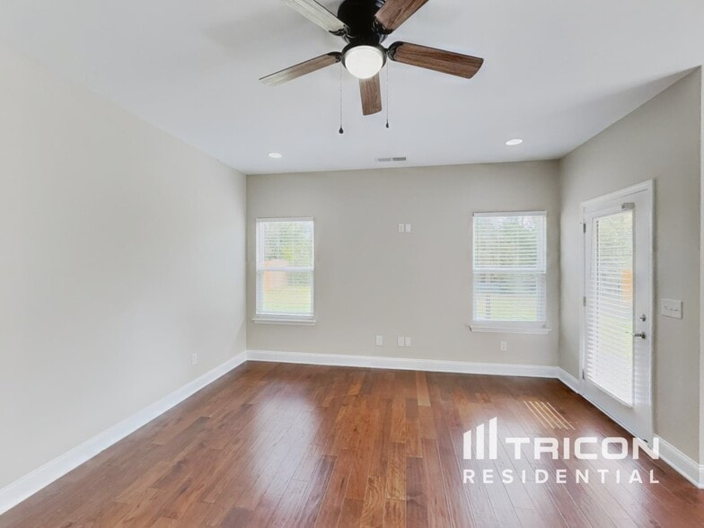 Building Photo - 1372 Wentworth Dr