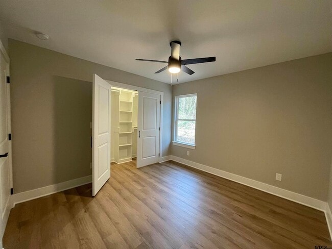Building Photo - 518 Post Oak Dr