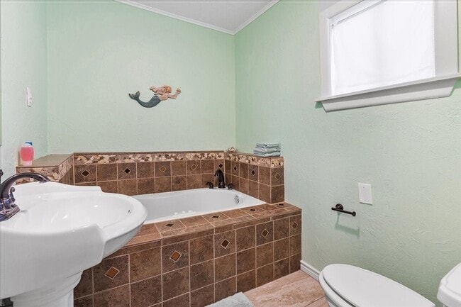 Building Photo - 259 Hiland Ln