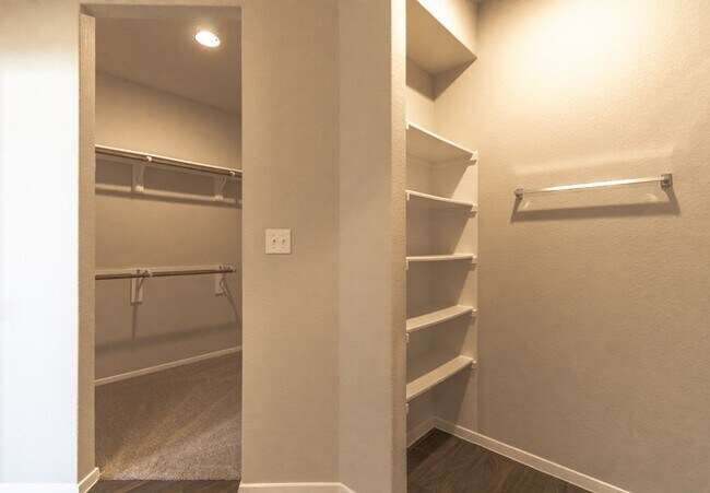 Building Photo - 234 Heritage Ml Trl