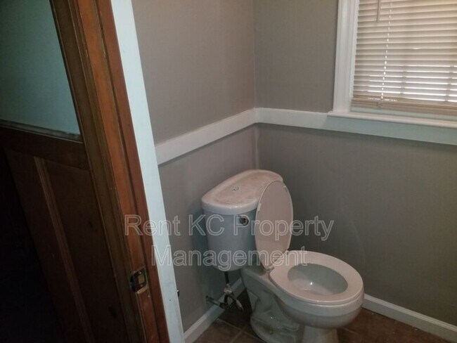 Building Photo - 4608 Ridgeway Ave