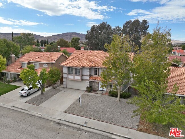 Primary Photo - 37105 Zinnia St