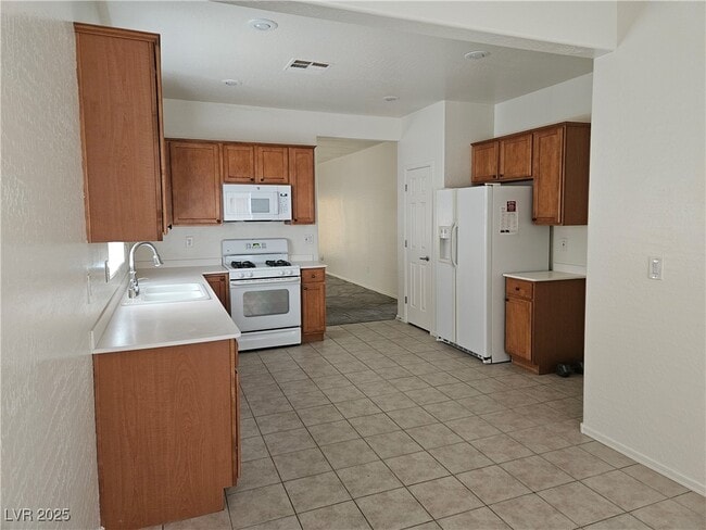 Building Photo - 7637 Fieldfare Dr