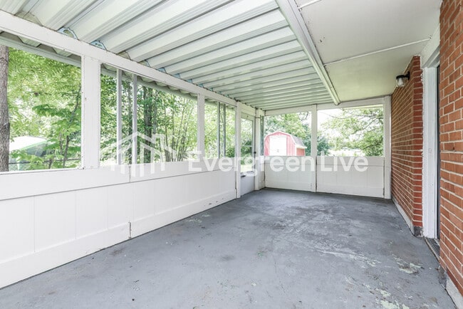 Building Photo - 340 Madora Ave